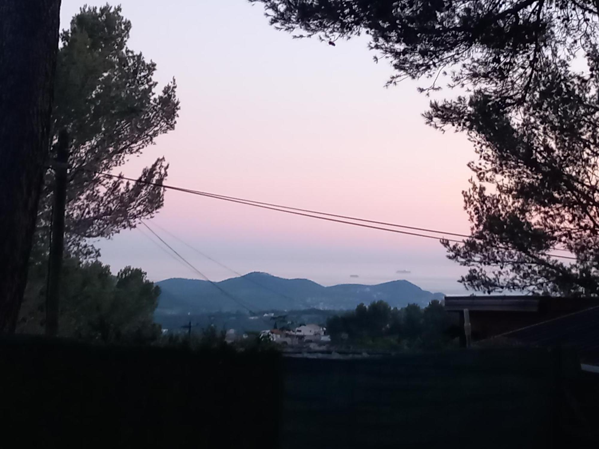Mobilhome A Deux Pas Du Circuit Du Castellet Avec Terrasse Vue Mer Le Castellet  Bagian luar foto